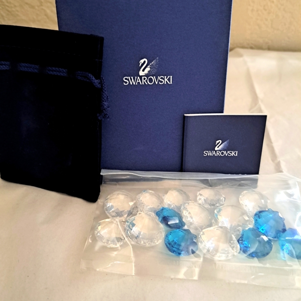 New Swarovski miniature  scallop shells #833575 in box w COA